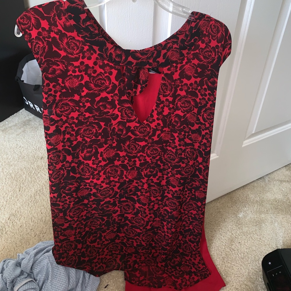 Size 6 choker tie back chiffon tank